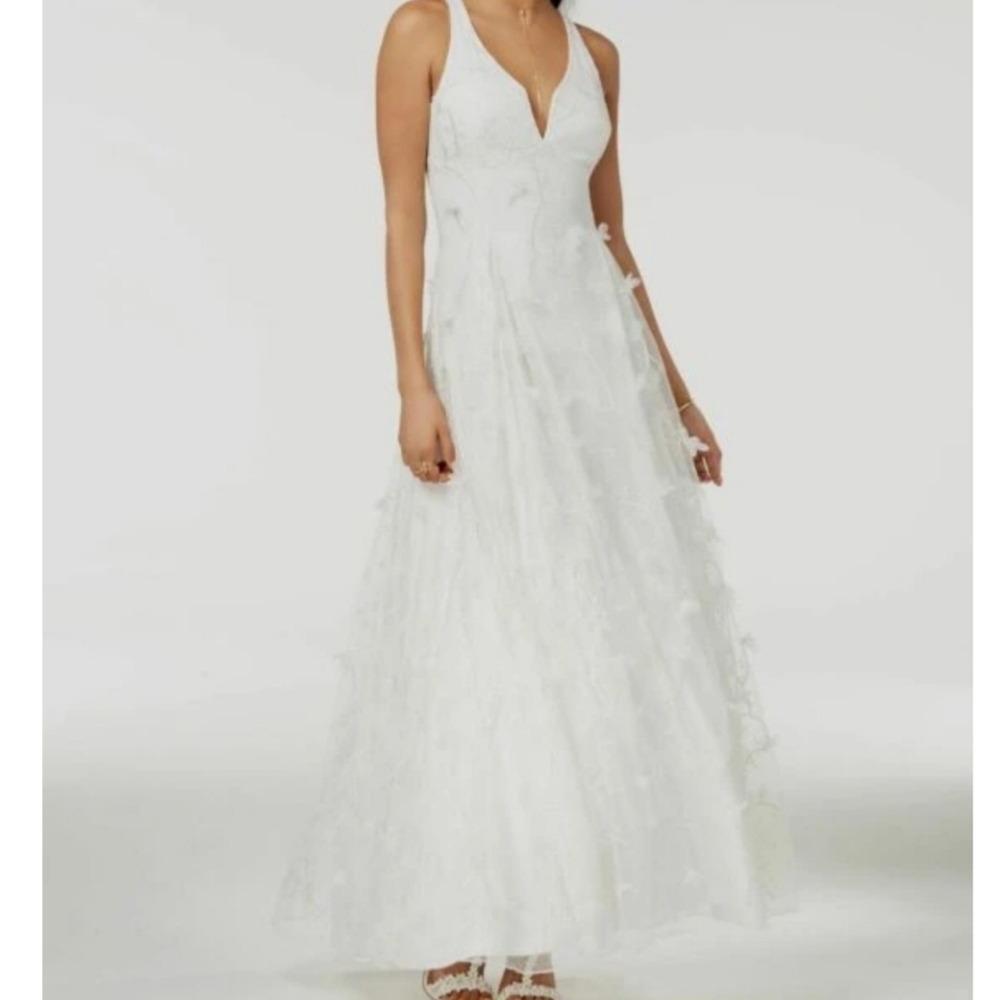 White long formal size 5  juniors new w tags